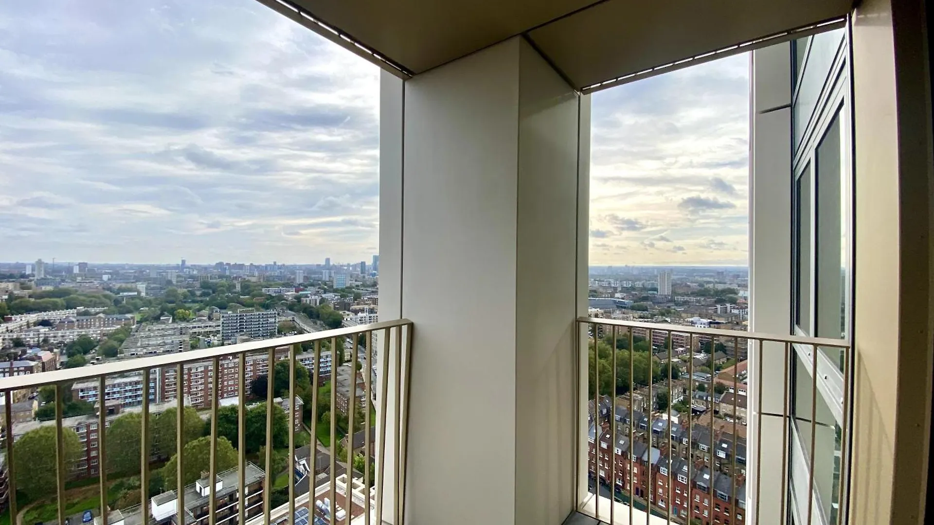 Luxury Skyline Living 2B2B Apartment Central London