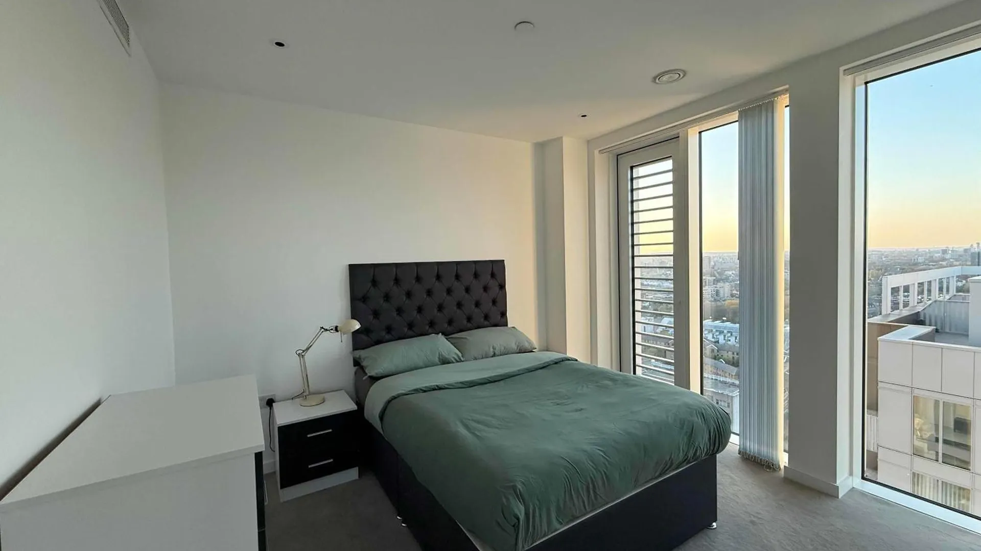 Luxury Skyline Living 2B2B Apartment Central London United Kingdom