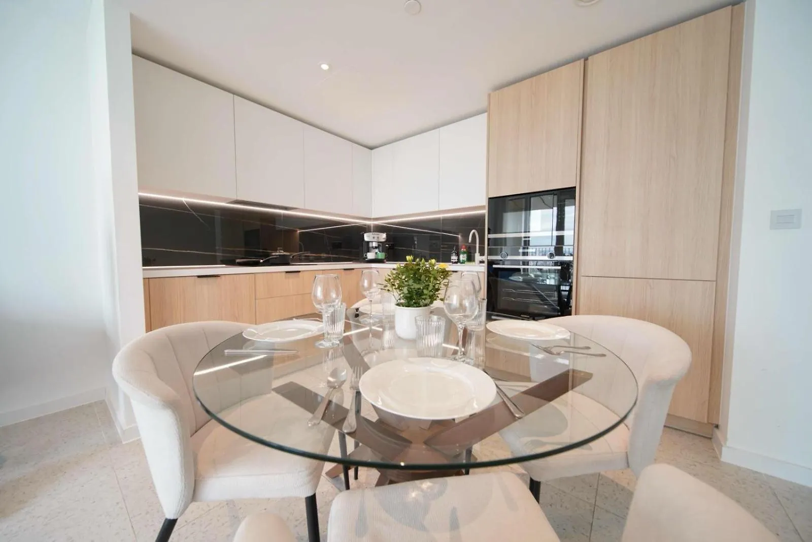Luxury Skyline Living 2B2B Apartment Central London